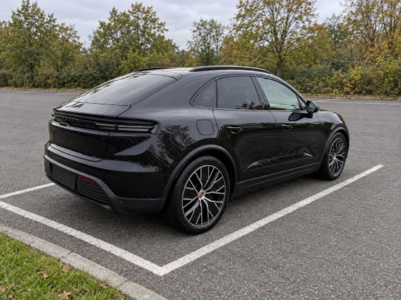 Porsche Macan Electric, Foto 1 von 3