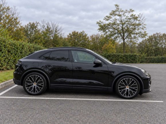 Porsche Macan Electric, Foto 2 von 3